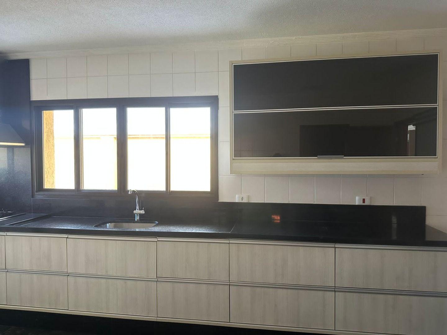 Casa para alugar com 4 quartos, 460m² - Foto 9