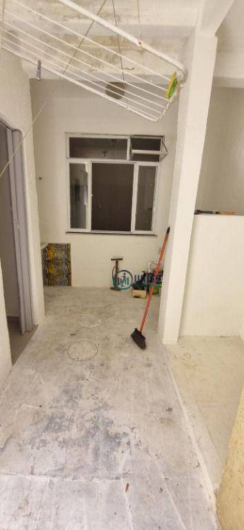 Apartamento à venda com 2 quartos, 65m² - Foto 11