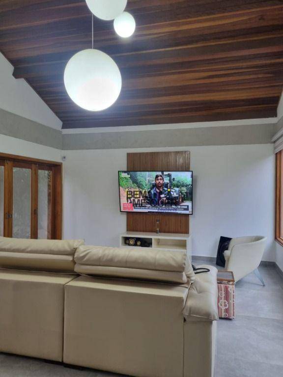 Casa à venda com 3 quartos, 330m² - Foto 4