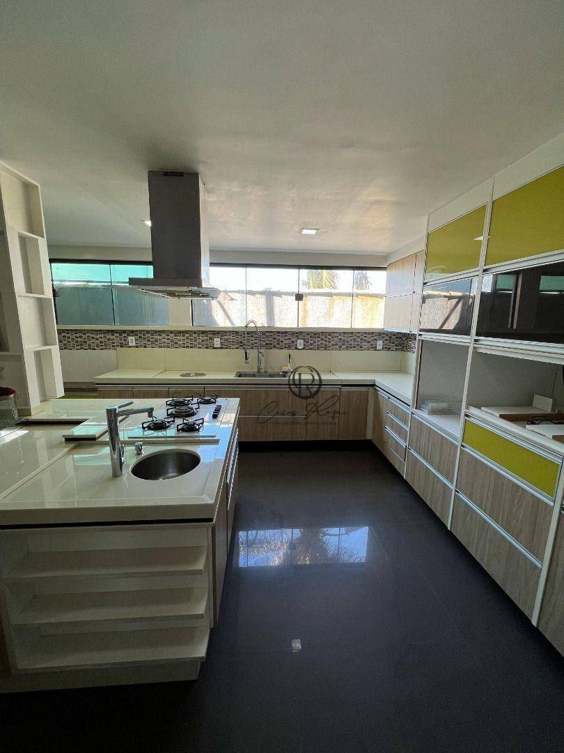 Casa para alugar com 4 quartos, 289m² - Foto 25