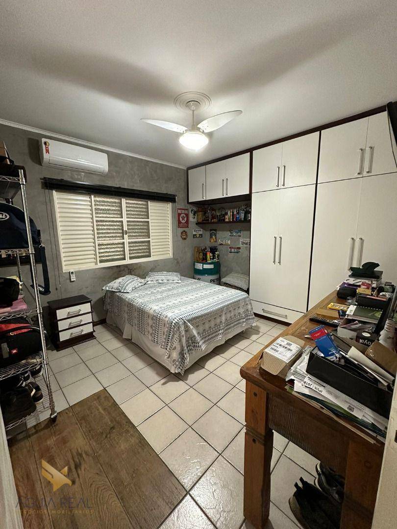 Casa à venda com 4 quartos, 258m² - Foto 16