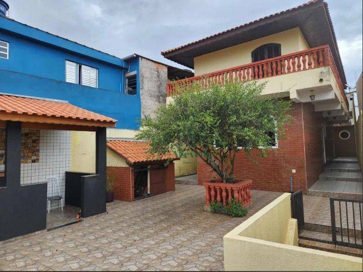 Sobrado à venda com 3 quartos, 400m² - Foto 1