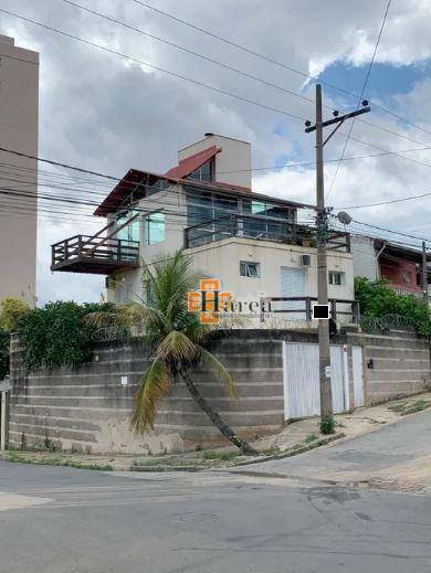 Sobrado à venda com 3 quartos, 202m² - Foto 1