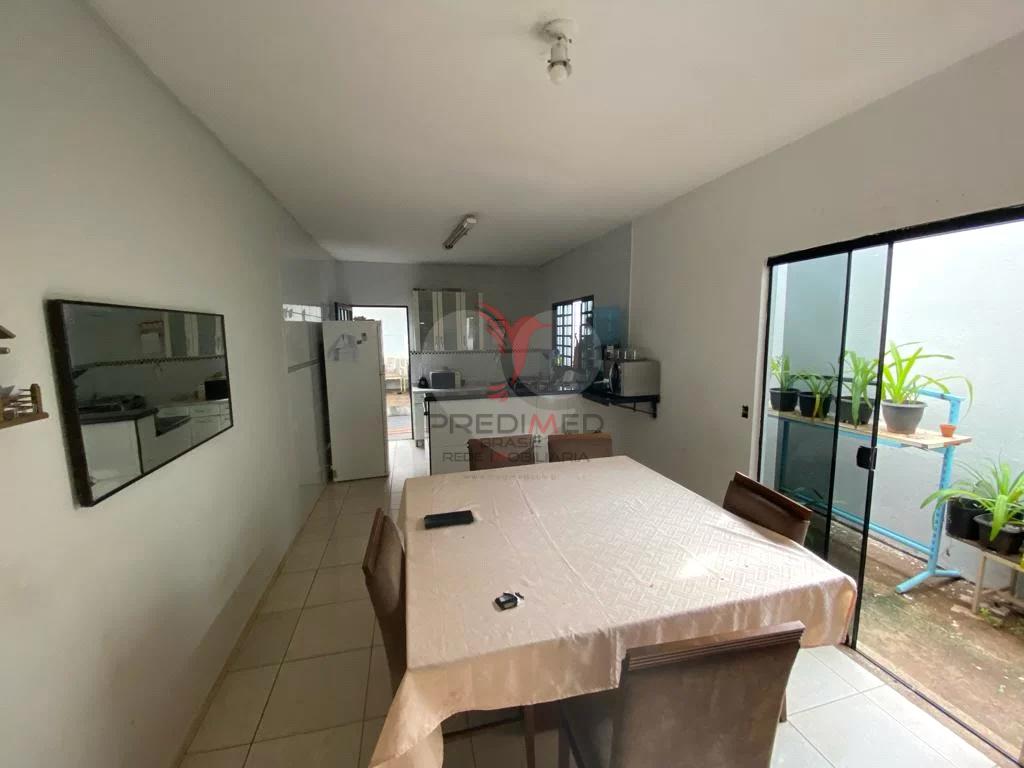 Casa à venda com 3 quartos, 100m² - Foto 1