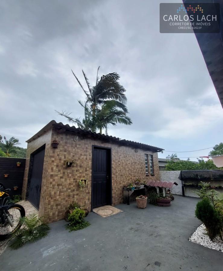 Casa à venda com 2 quartos, 300m² - Foto 2