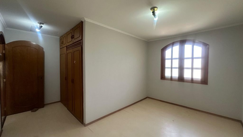 Casa para alugar com 4 quartos, 465m² - Foto 13