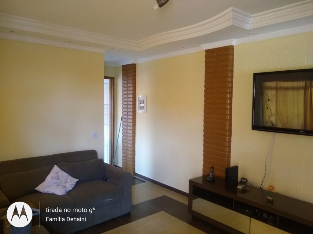 Casa à venda com 2 quartos, 200m² - Foto 1