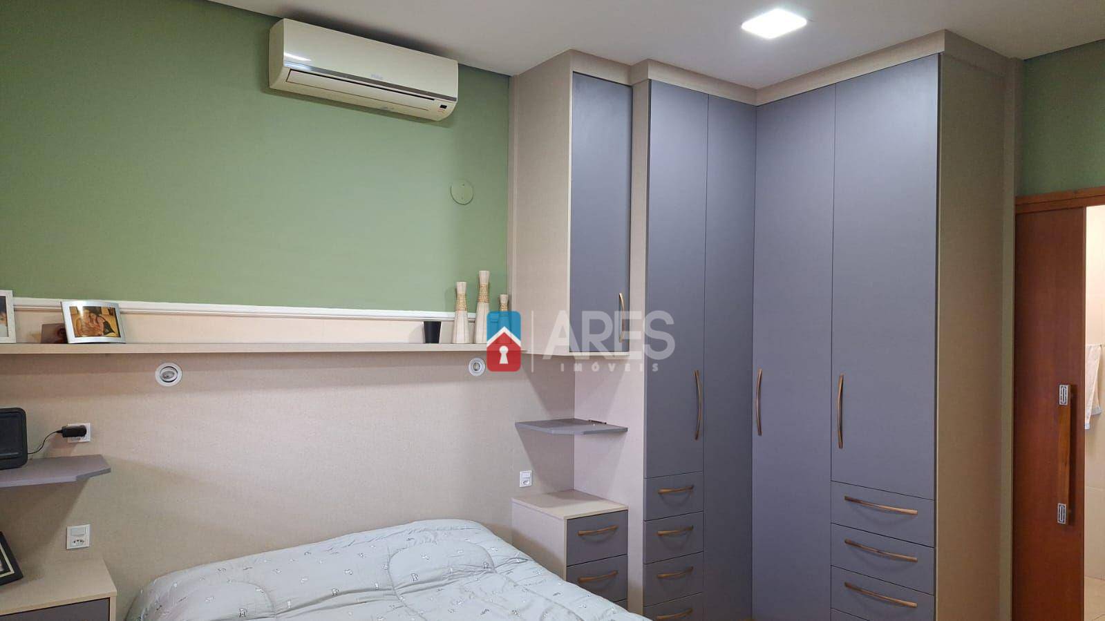 Casa para alugar com 4 quartos, 220m² - Foto 12