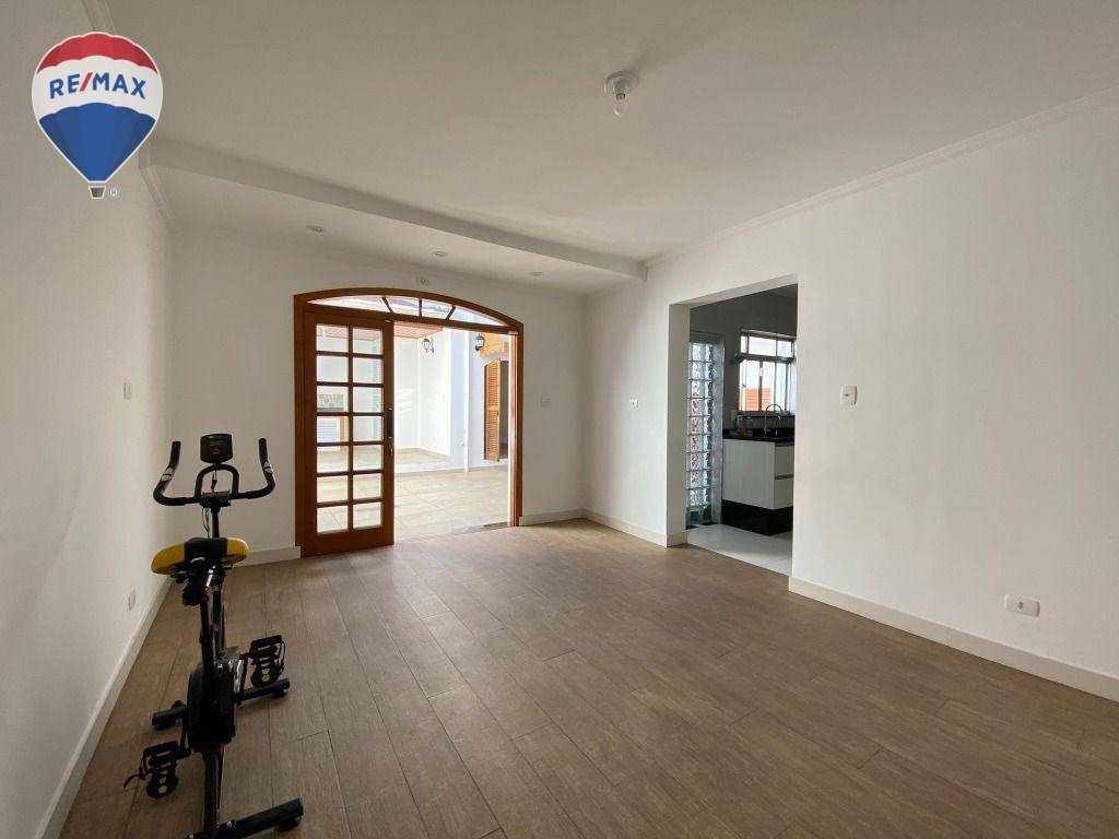 Casa para alugar com 5 quartos, 282m² - Foto 8