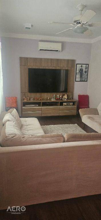 Casa à venda com 3 quartos, 160m² - Foto 3