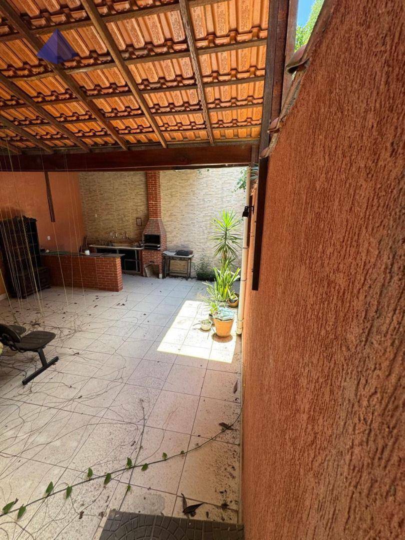 Sobrado à venda com 8 quartos, 300m² - Foto 3