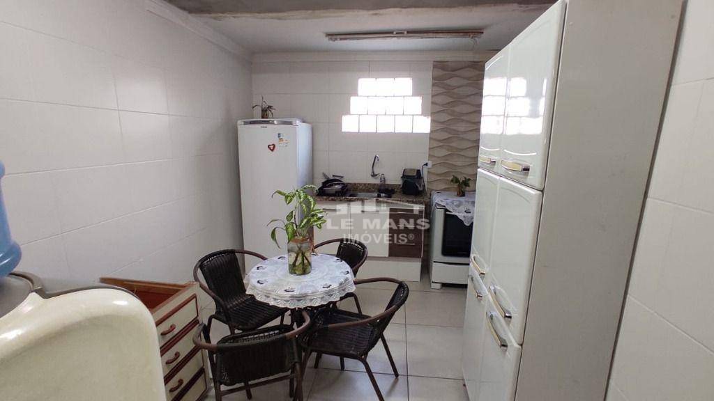 Casa à venda com 2 quartos, 85m² - Foto 12