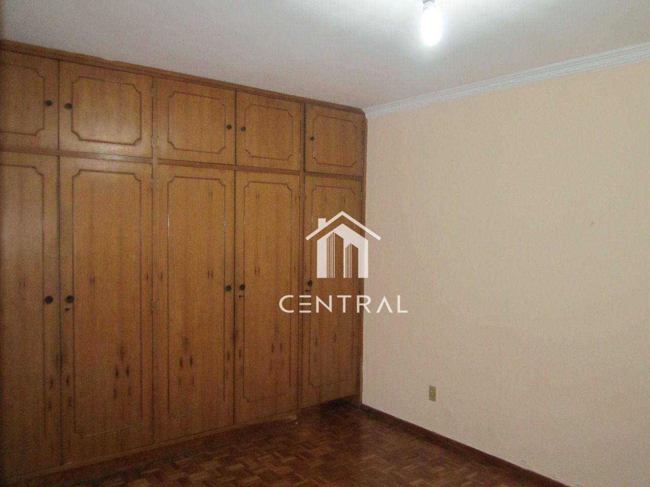 Casa para alugar com 6 quartos, 320m² - Foto 18