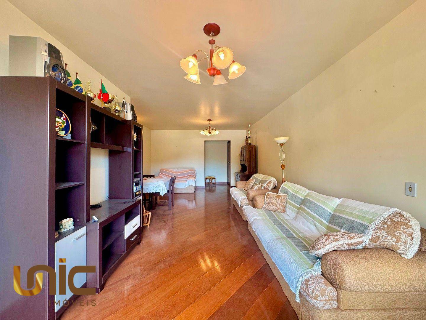 Apartamento à venda com 3 quartos, 130m² - Foto 1