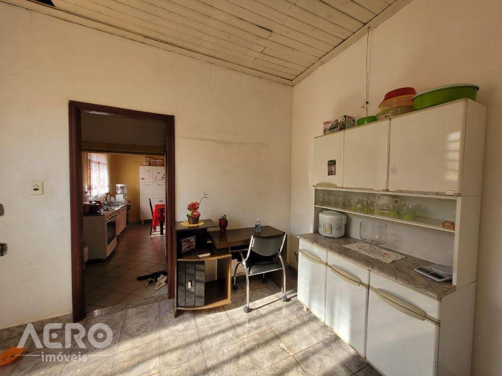 Casa à venda com 3 quartos, 200m² - Foto 22