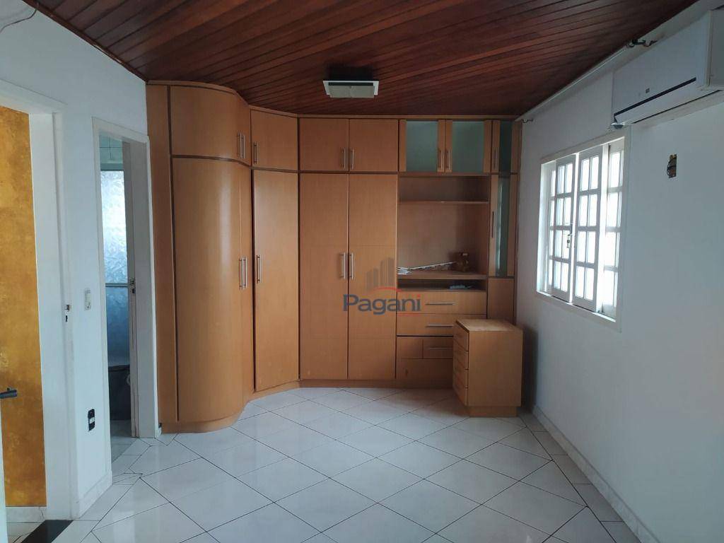 Casa para alugar com 4 quartos, 180m² - Foto 17