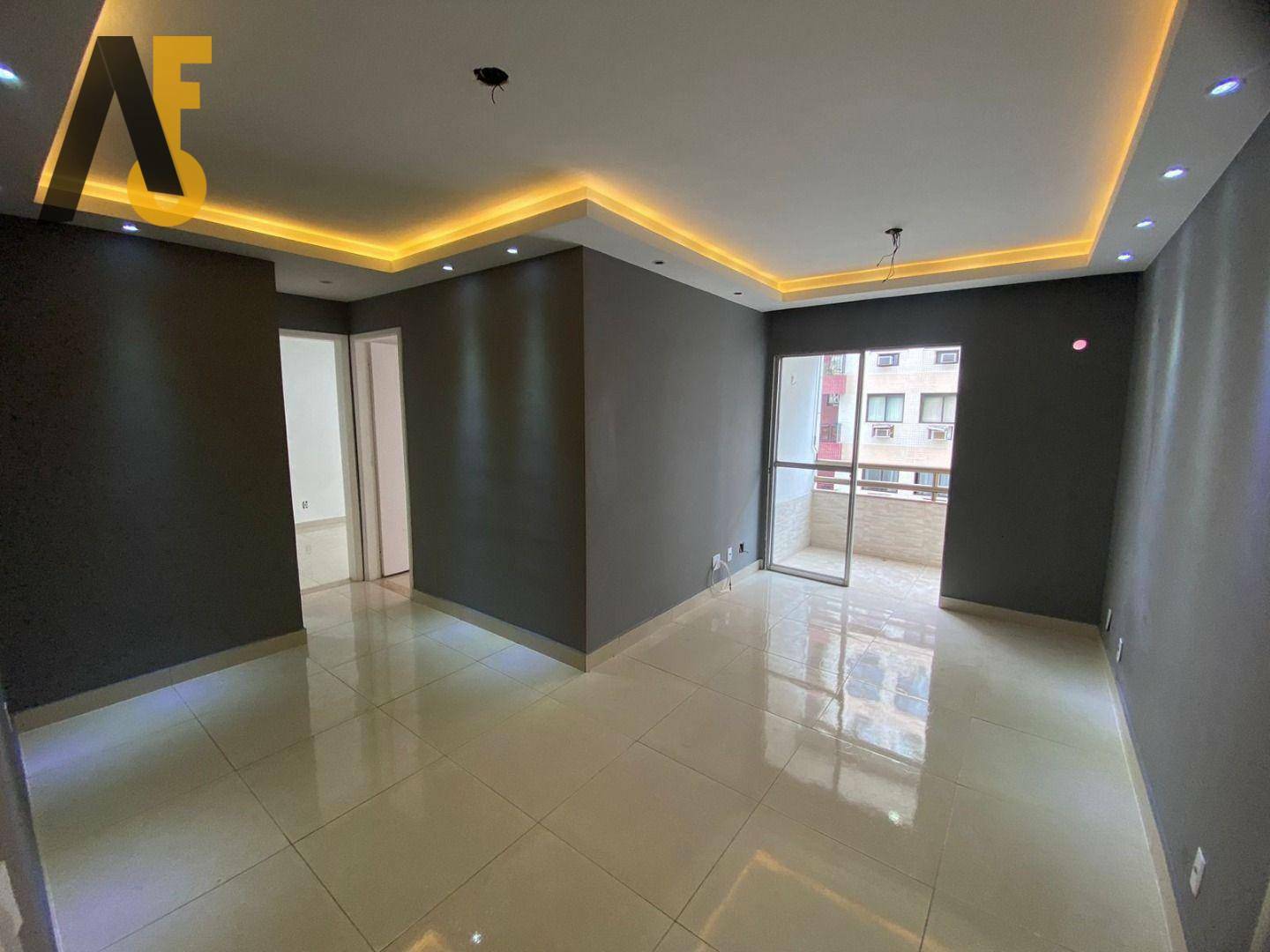 Apartamento à venda com 2 quartos, 64m² - Foto 1