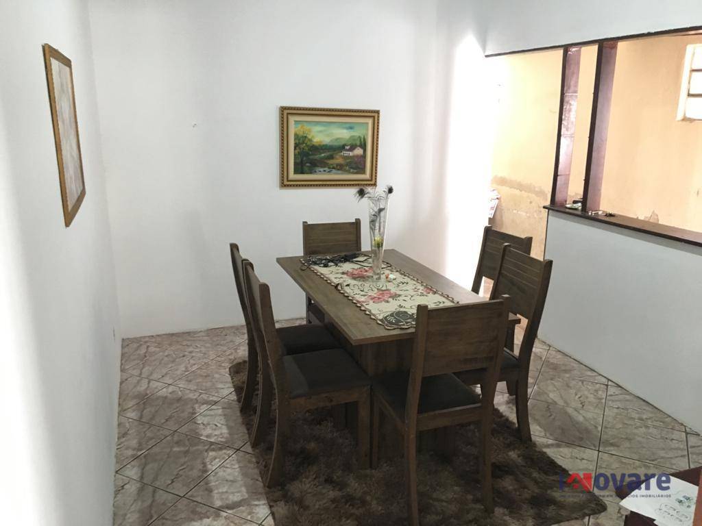 Casa à venda com 3 quartos, 215m² - Foto 2