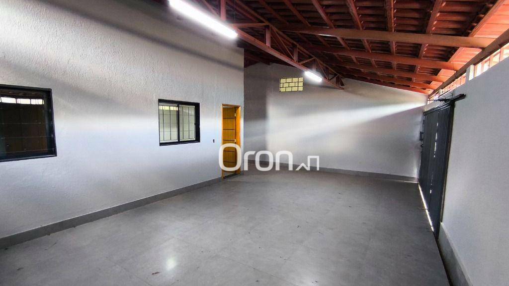 Casa à venda com 2 quartos, 80m² - Foto 2