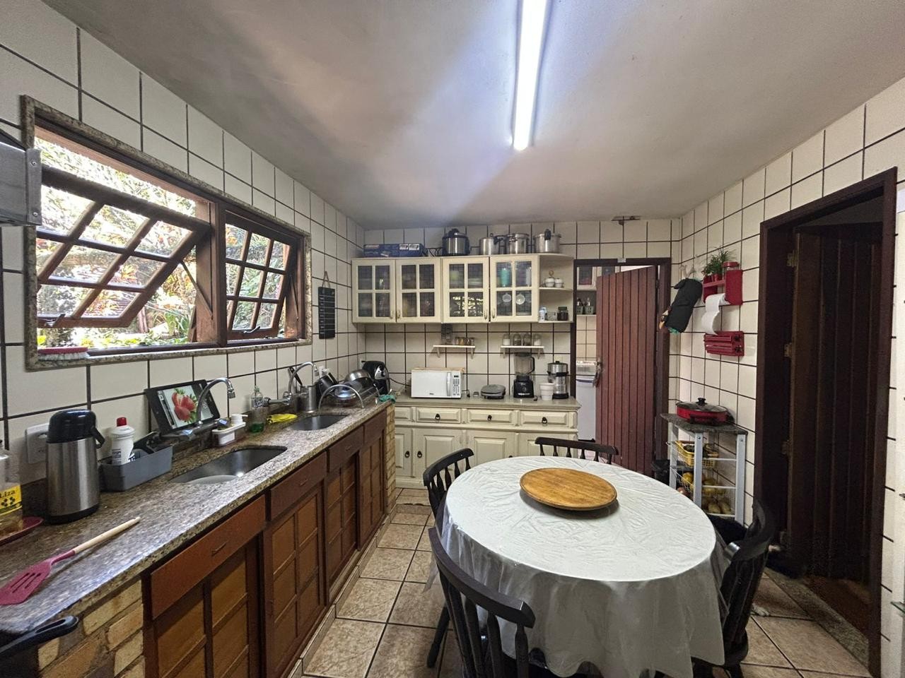 Casa para alugar com 4 quartos, 300m² - Foto 25