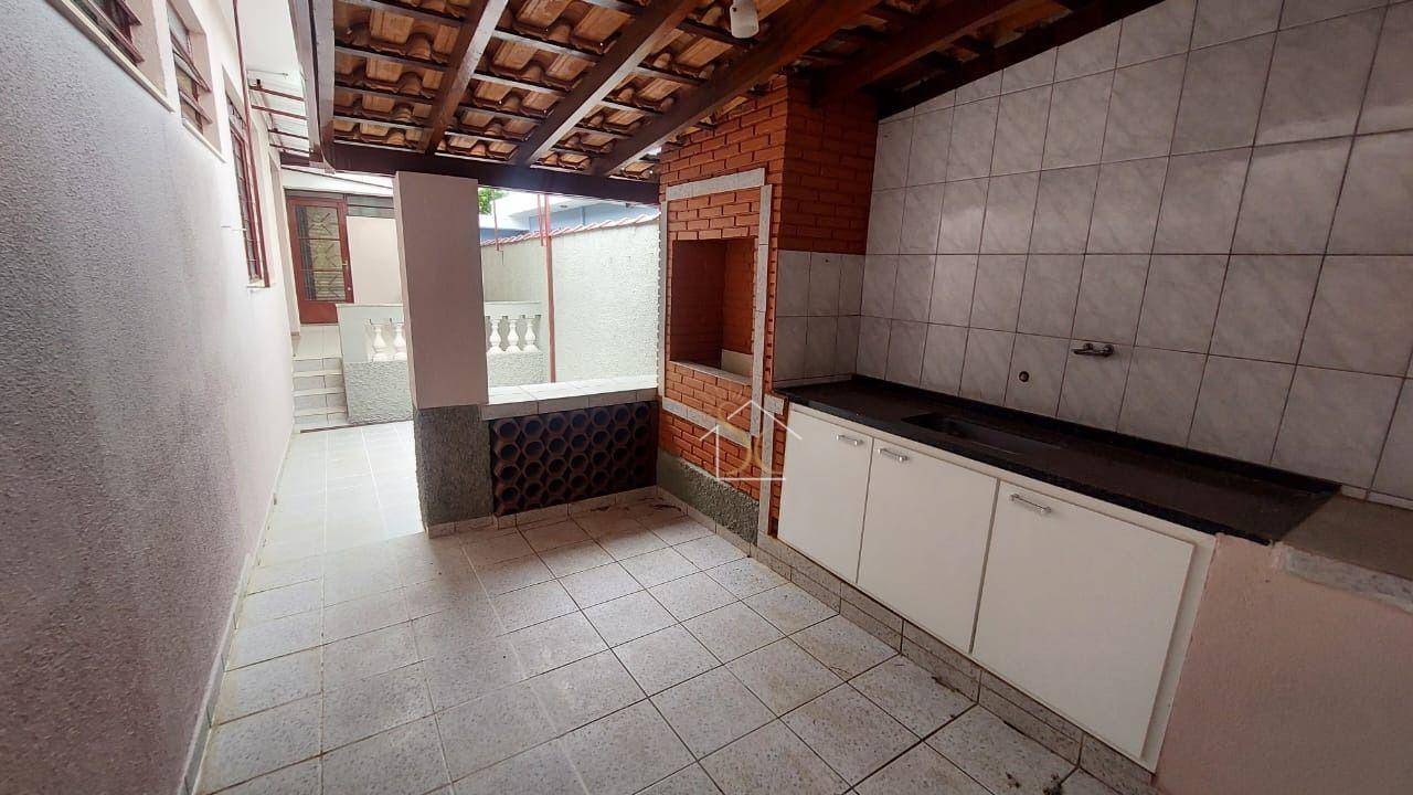 Casa para alugar com 3 quartos, 180m² - Foto 11