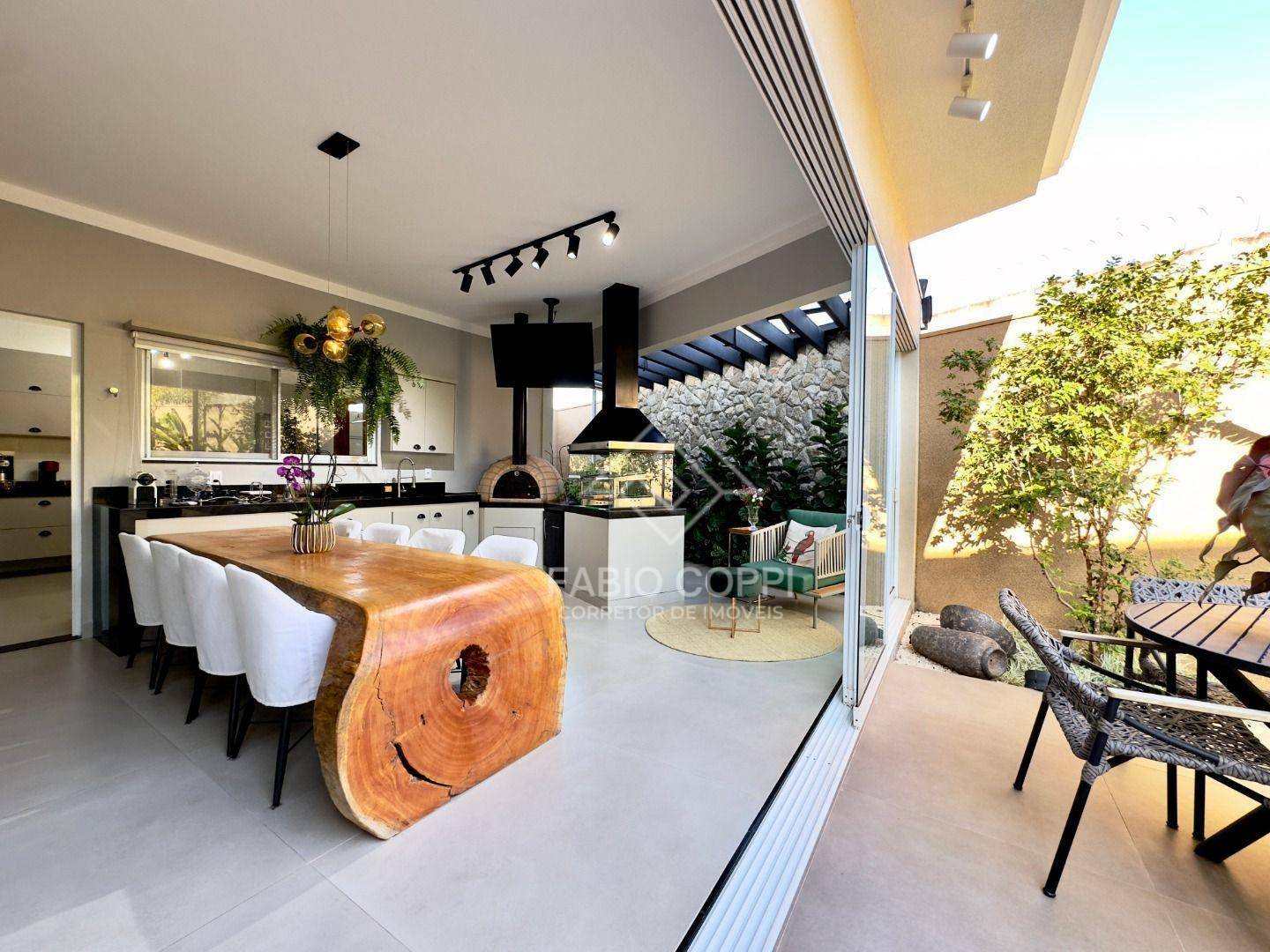Casa de Condomínio à venda com 4 quartos, 289m² - Foto 1