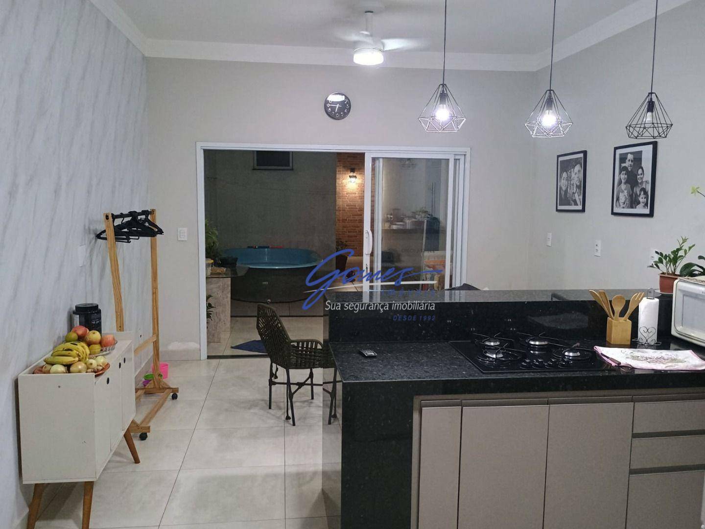 Casa à venda com 3 quartos, 210m² - Foto 5