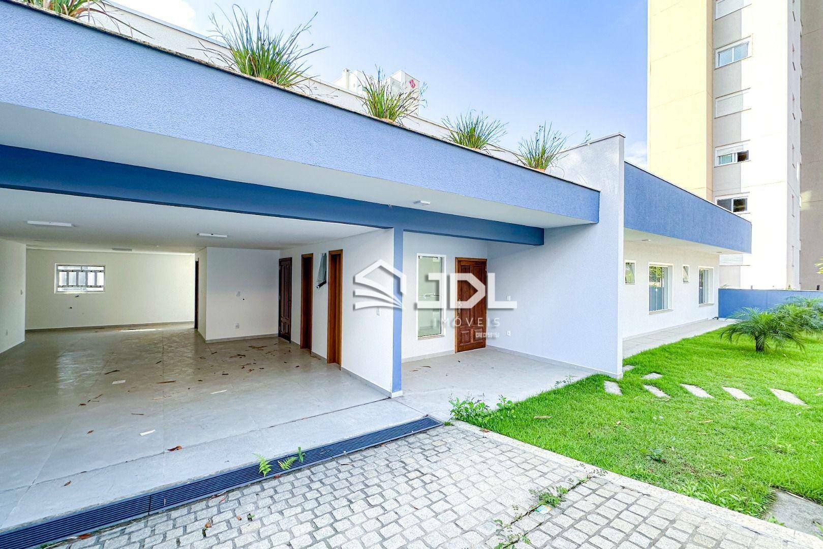 Casa à venda e aluguel com 4 quartos, 300m² - Foto 1