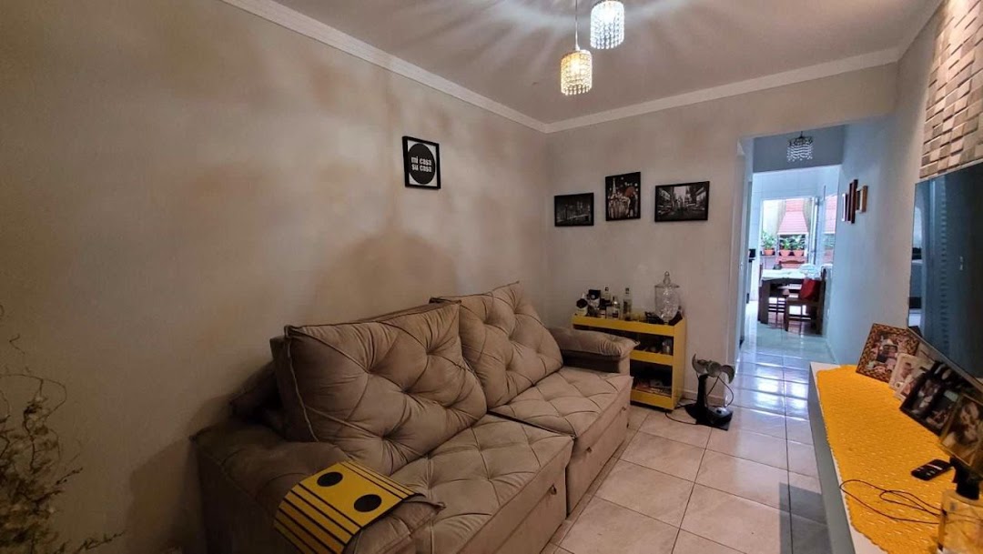 Casa à venda com 2 quartos, 70m² - Foto 1