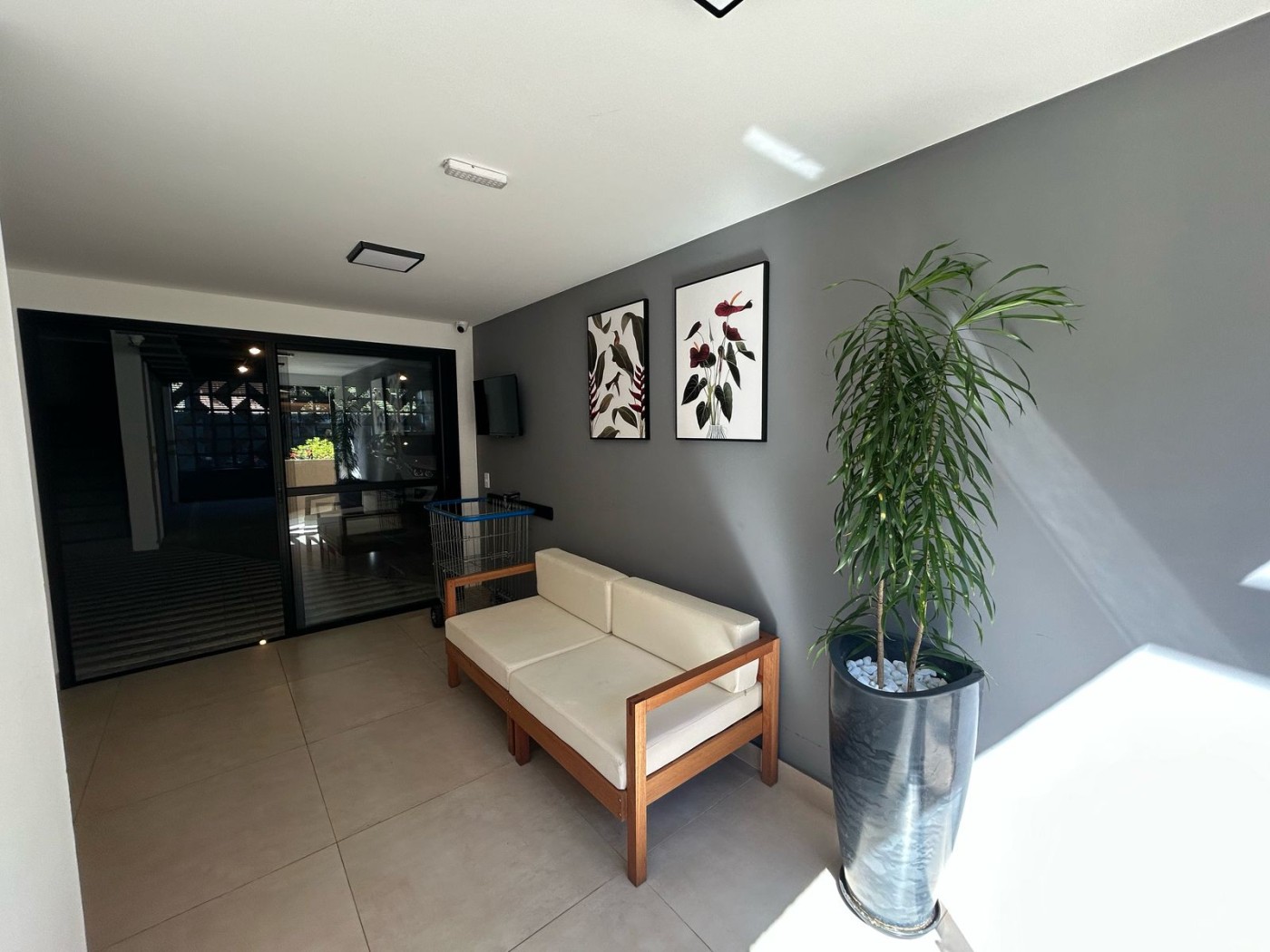 Apartamento à venda com 2 quartos, 62m² - Foto 2