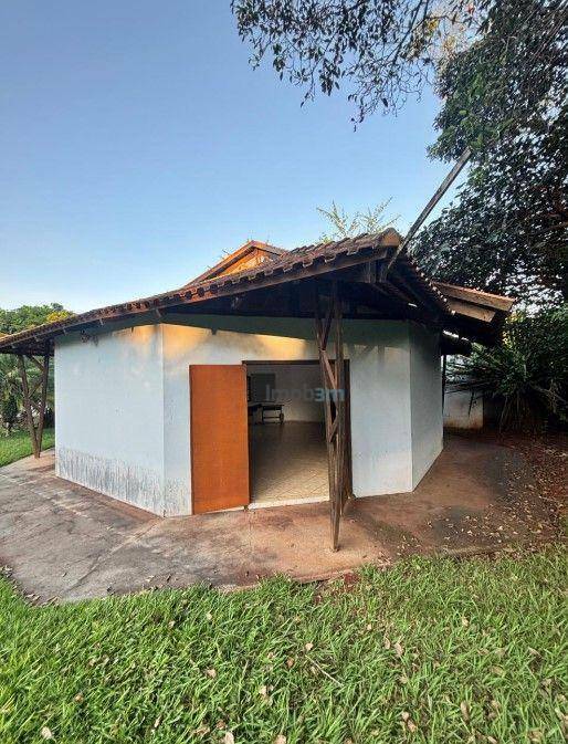Chácara à venda com 3 quartos, 200m² - Foto 1