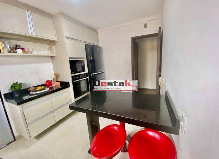 Apartamento à venda com 3 quartos, 74m² - Foto 2