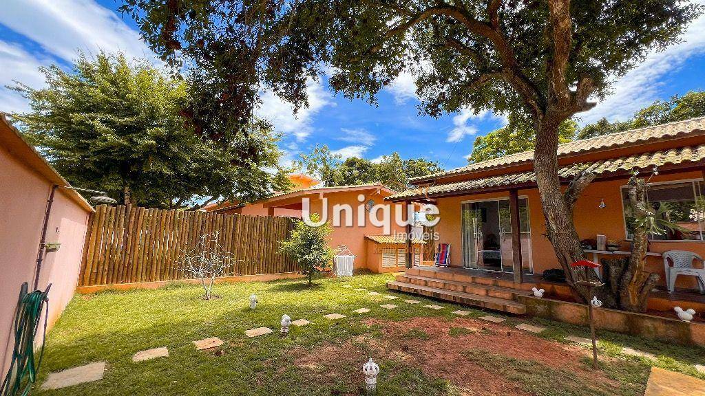 Casa à venda com 4 quartos, 250m² - Foto 2