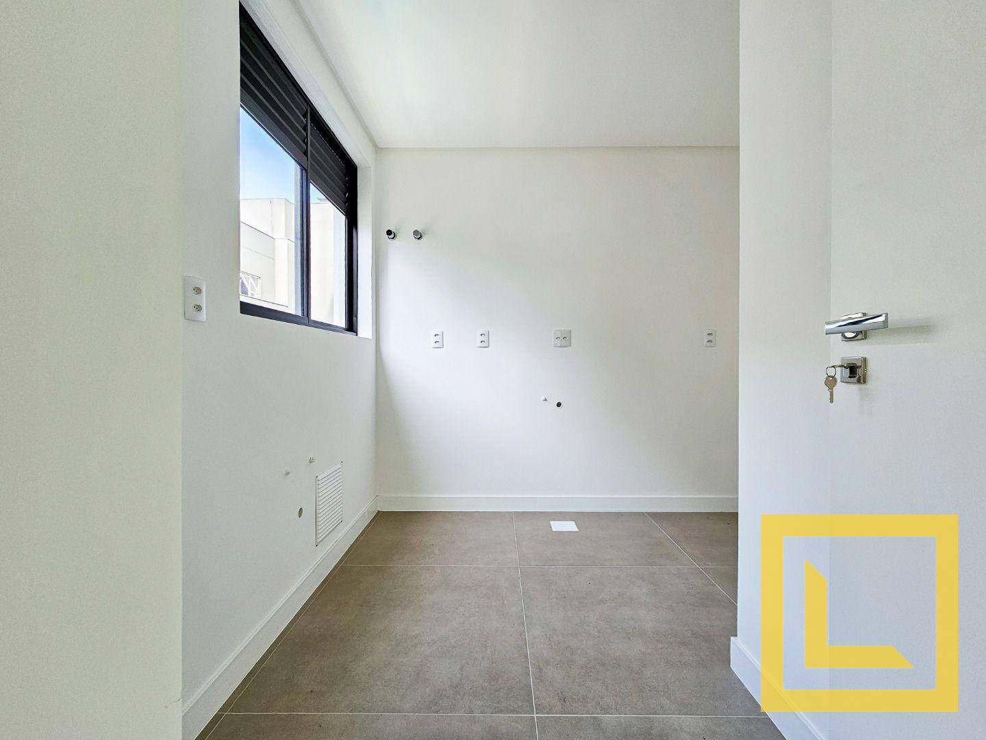 Apartamento à venda com 3 quartos, 189m² - Foto 3