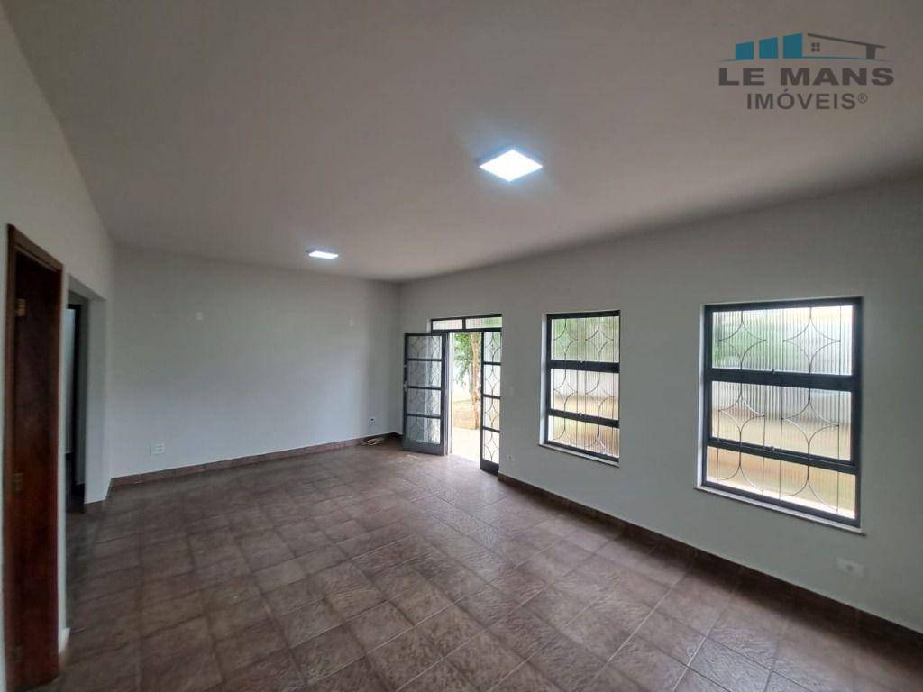 Casa para alugar com 2 quartos, 168m² - Foto 1