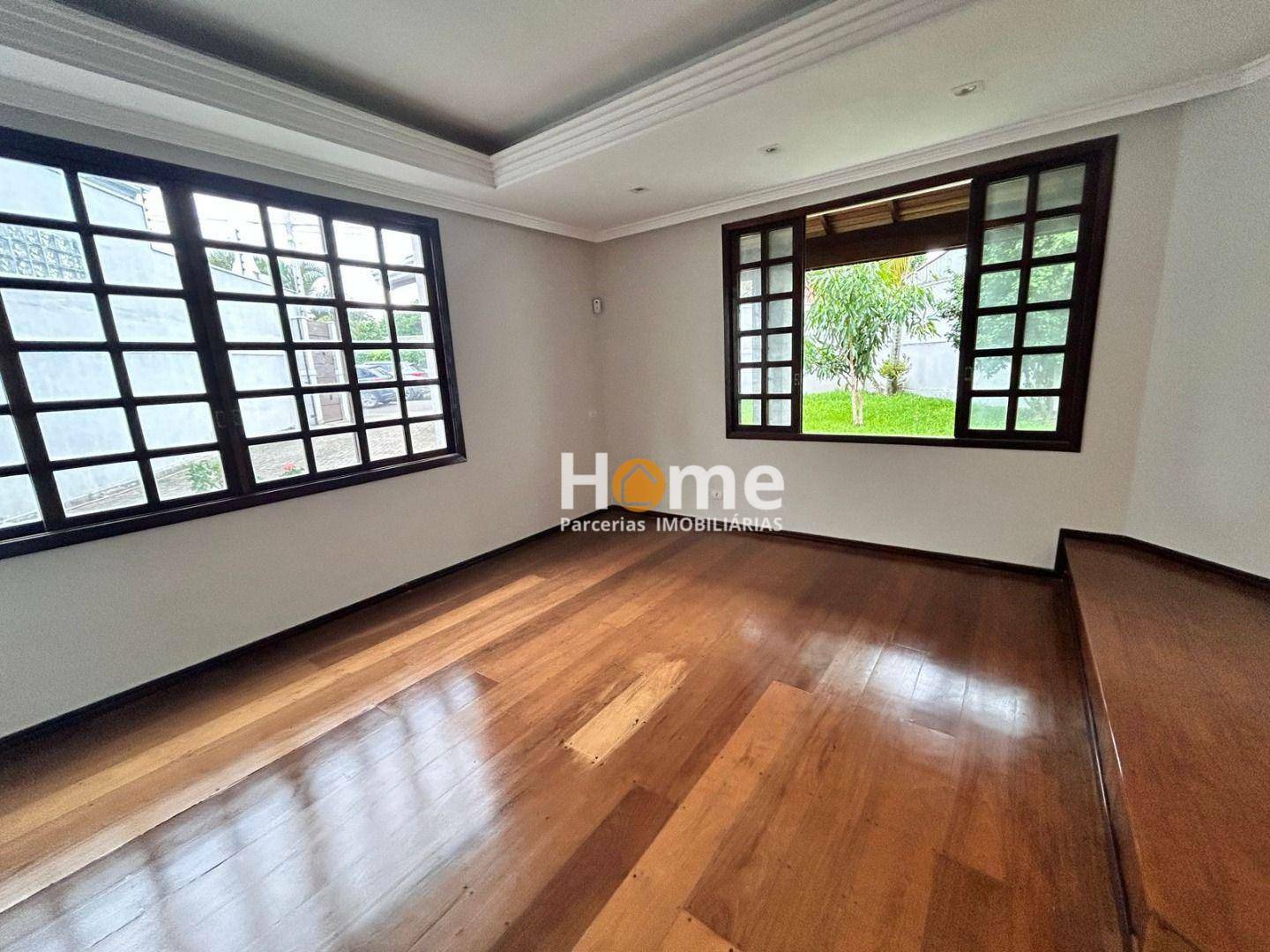 Casa à venda com 5 quartos, 325m² - Foto 2