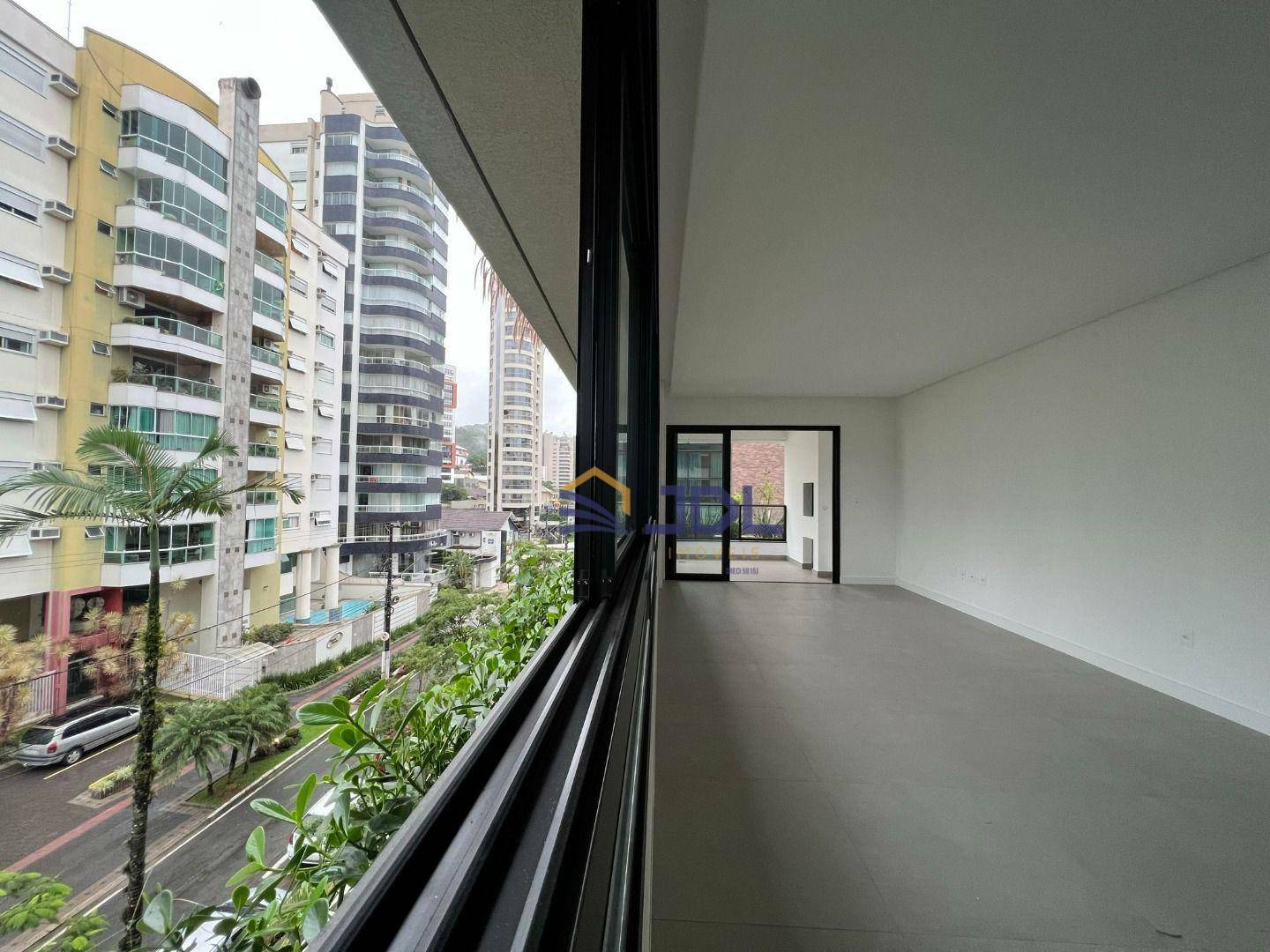 Apartamento à venda com 3 quartos, 163m² - Foto 1