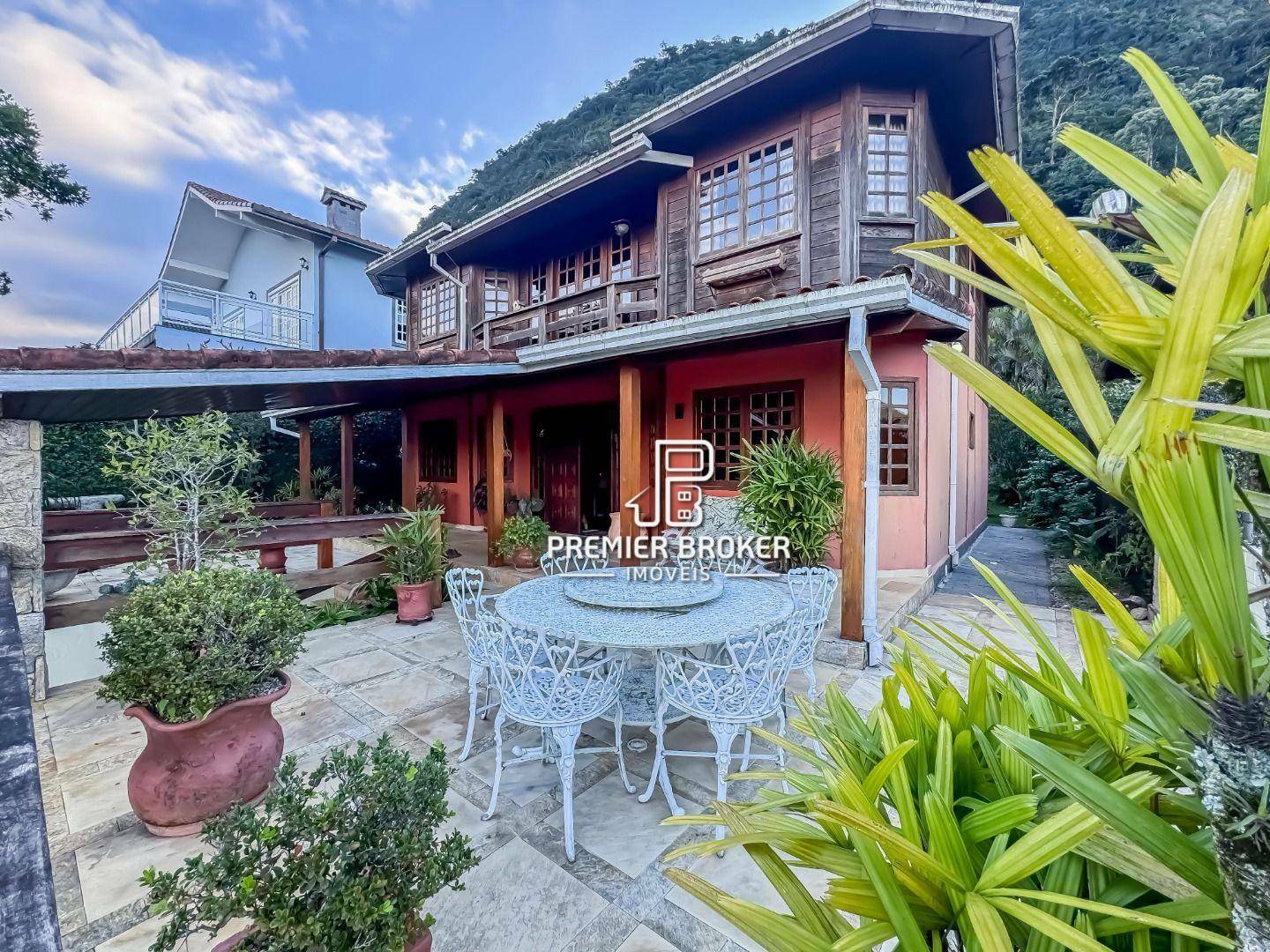 Casa de Condomínio à venda com 4 quartos, 230m² - Foto 1