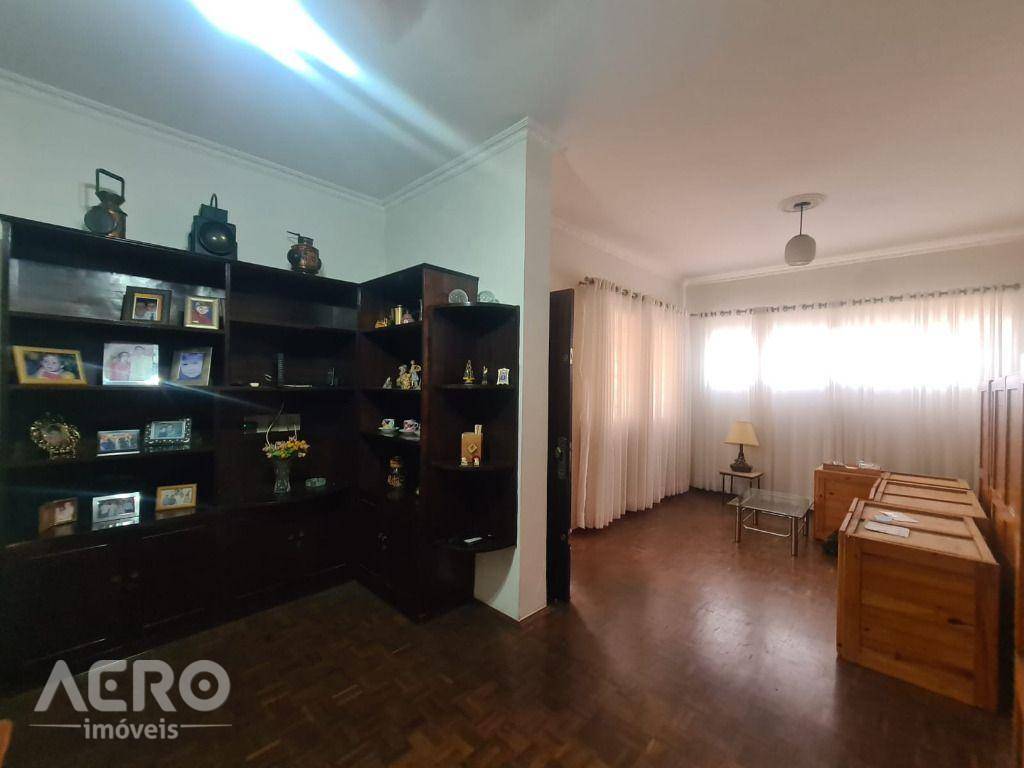 Casa à venda com 3 quartos, 190m² - Foto 4