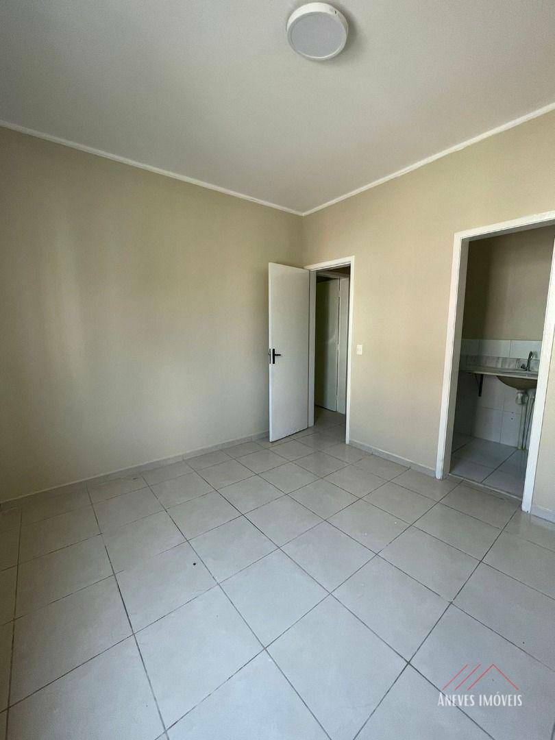 Apartamento à venda com 3 quartos, 75m² - Foto 4