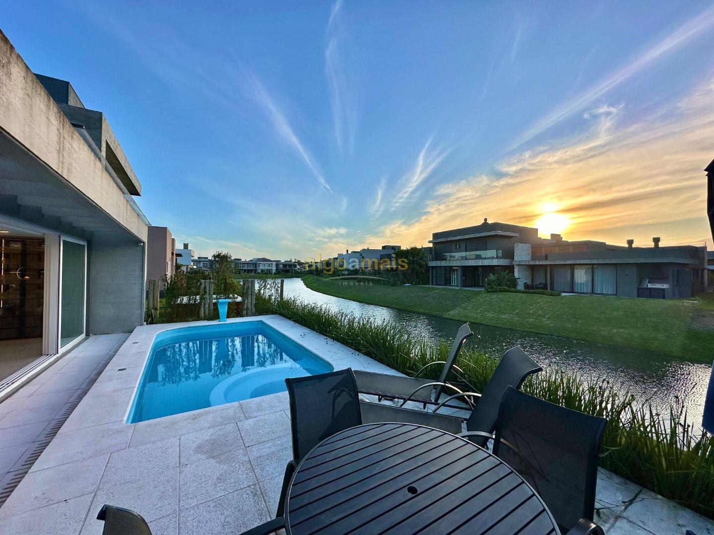 Casa de Condomínio à venda com 3 quartos, 188m² - Foto 2