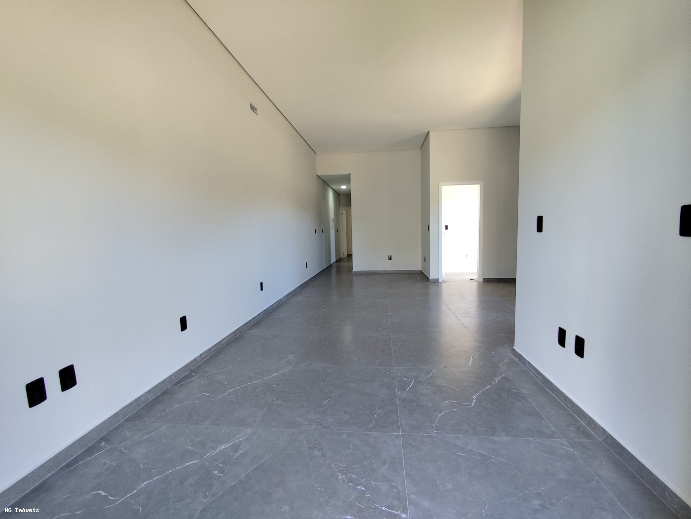 Casa à venda com 2 quartos, 79m² - Foto 4