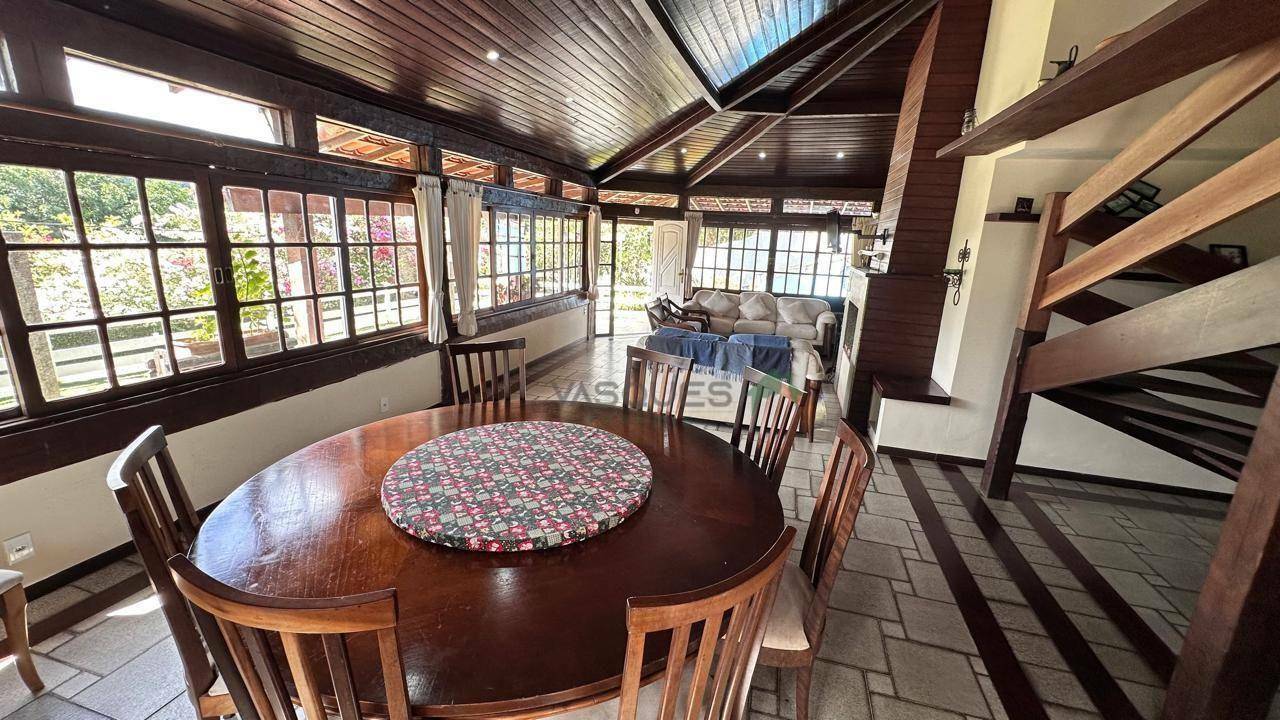 Casa à venda com 4 quartos, 371m² - Foto 3