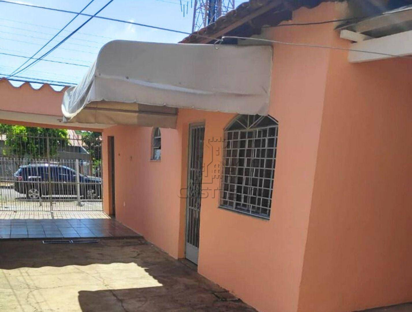 Casa à venda com 3 quartos, 158m² - Foto 1