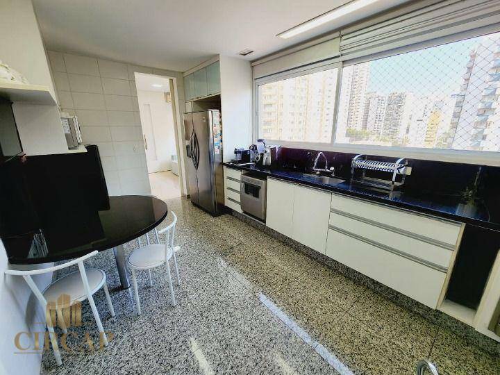 Apartamento à venda com 4 quartos, 225m² - Foto 9