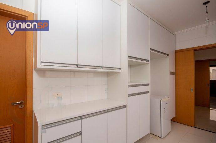 Apartamento à venda com 4 quartos, 208m² - Foto 17