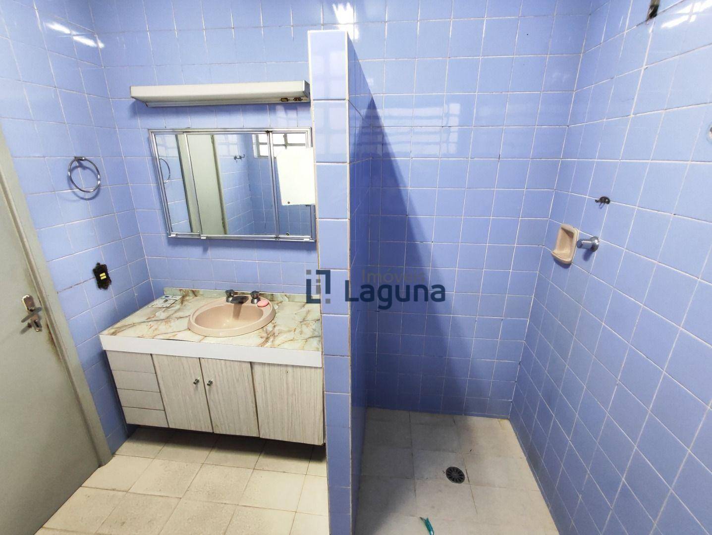 Casa para alugar com 3 quartos, 285m² - Foto 57