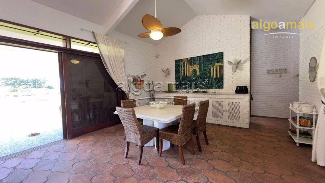 Casa à venda com 5 quartos, 300m² - Foto 16