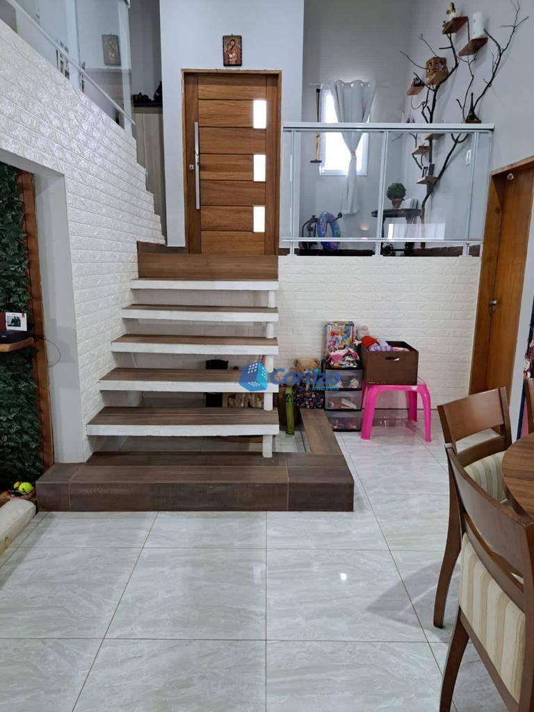 Casa de Condomínio à venda com 3 quartos, 300m² - Foto 2