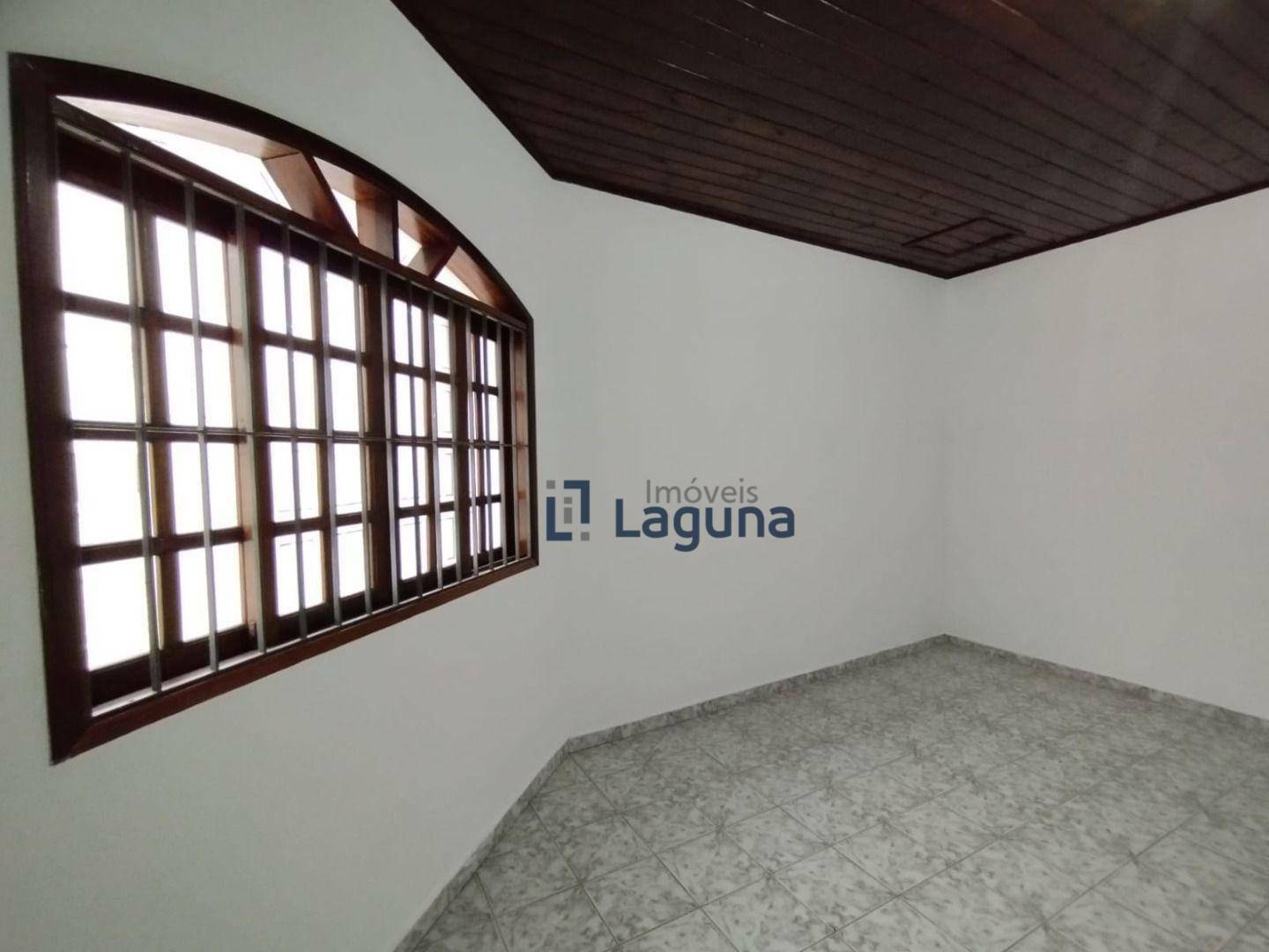 Casa para alugar com 2 quartos, 200m² - Foto 10